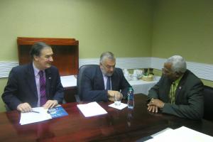 Reunión de trabajo en el Ministerio de Seguridad de Trinidad y Tobago