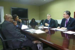 Reunión de trabajo en el Ministerio de Seguridad de Trinidad y Tobago