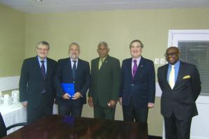 Presidente Cascos Blancos con Minisitro y Vice Ministro de Seguridad de Trinidad y Tobago