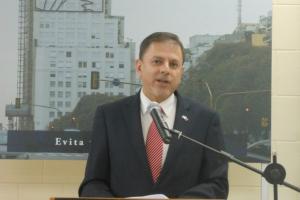 El Vice Cancillero Argentino, Embajador Eduardo Zuaín, pronunciando discurso central
