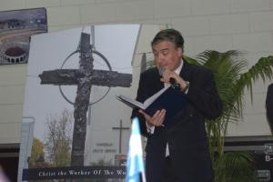 El Embajador Marcelo Salviolo dando la bievenida a la exhibición