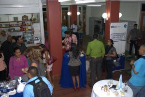 Asistentes a la Exhibición de Alejandro Marmo en la UWI