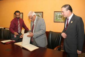 Conversaciones con el Rector de la UWI Profesor Sankat y Director de RELAC. INT. Dra Sharan Singh