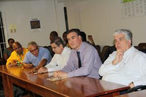 Profesores de UWI y Embajadores latinoamericanos en 'La Voz de los Sin Voz'