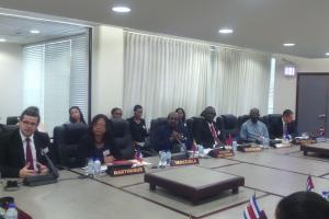 Participantes de la Reunión de Gestión de Desastres Naturales escuchan atentamente al Dr Esteban Mahiques