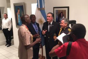 Ministro de Seguridad de T&T, Diputado Nacional Edmund Dillon en la Embajada Argentina en Puerto España