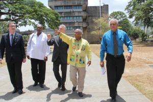 Recorrida con miembros del Grupo de Solidaridad Cuestión Islas Malvinas en la Universidad de las Islas Occidentales