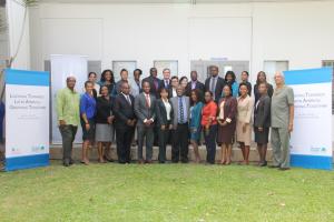 Profesores y cursantes del Seminario en la UWI