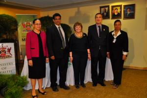 Ministro de Salud de Trinidad y Tobago y la Médica Argentina, Dra. Roses Periago