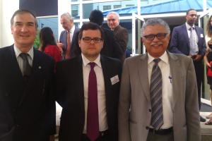 El Dr. Esteban Mahiques con el Sec. General de la AEC, Dr Alfonso Múnera Cavadía y el Embajador Marcelo Salviolo